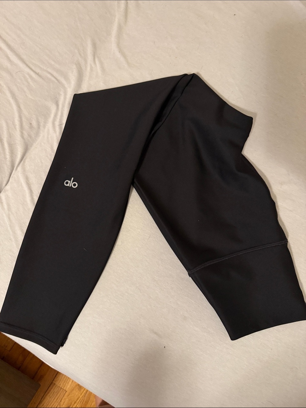 ALO Yoga Women’s Black Performance Leggings size S NWOT